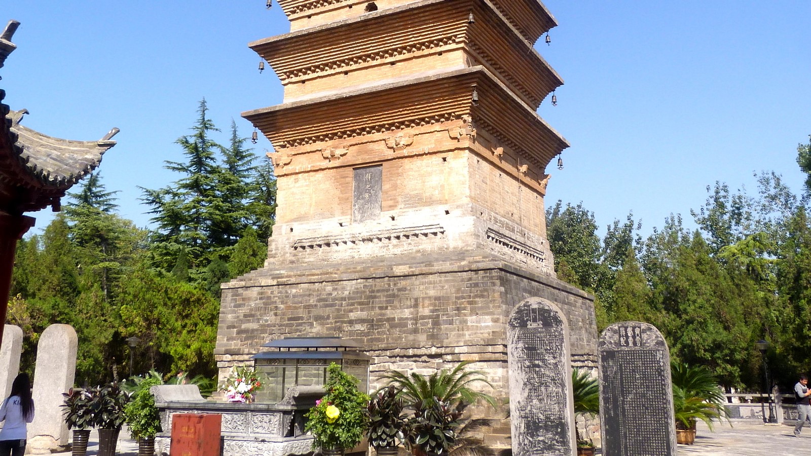 Han Dynasty Relocates Capital to Luoyang