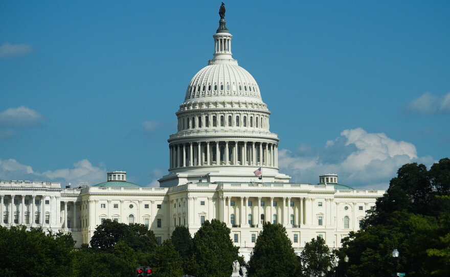 US House extends government funding