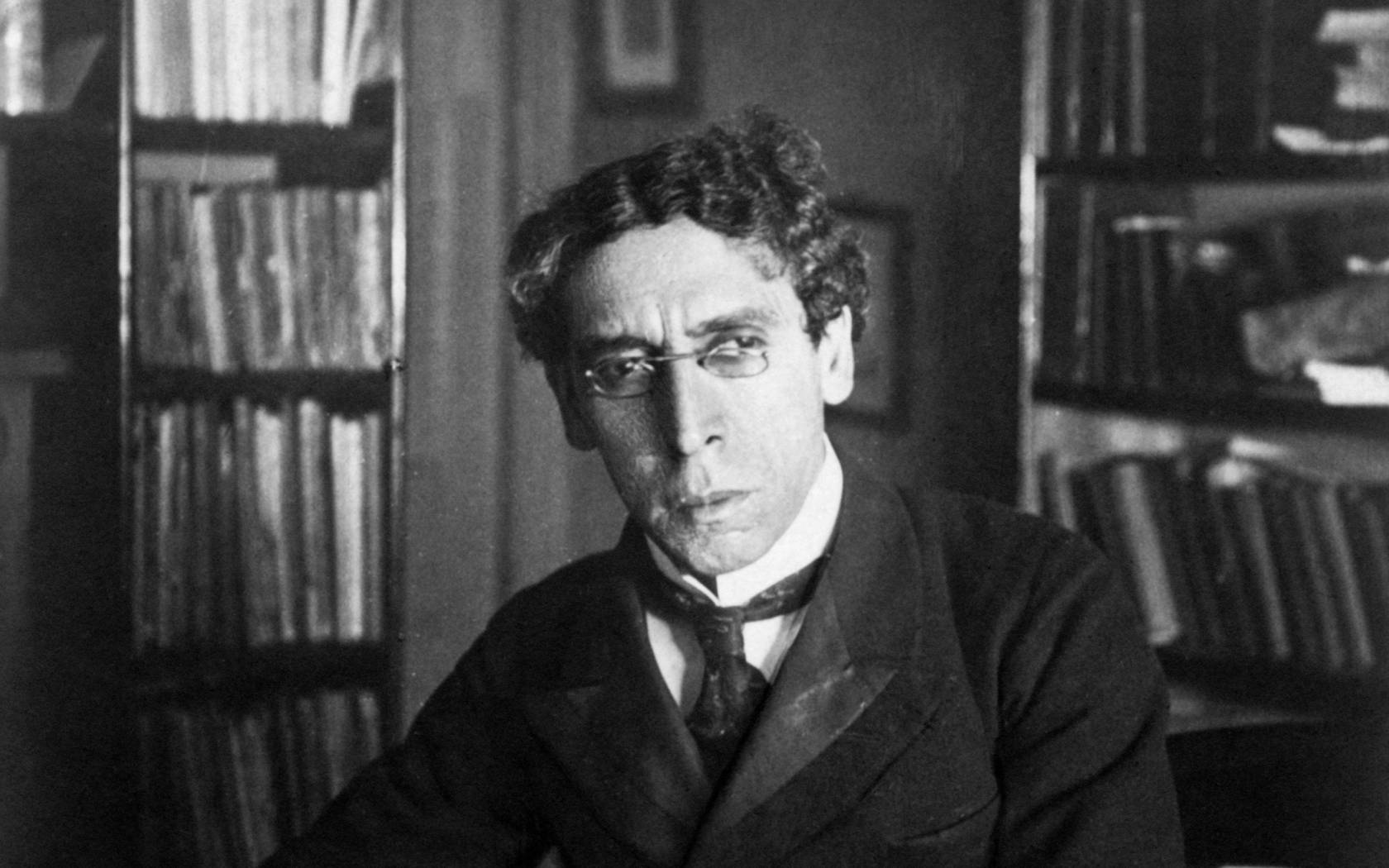 Israel Zangwill Coined The Term “Melting Pot” To Describe American Society